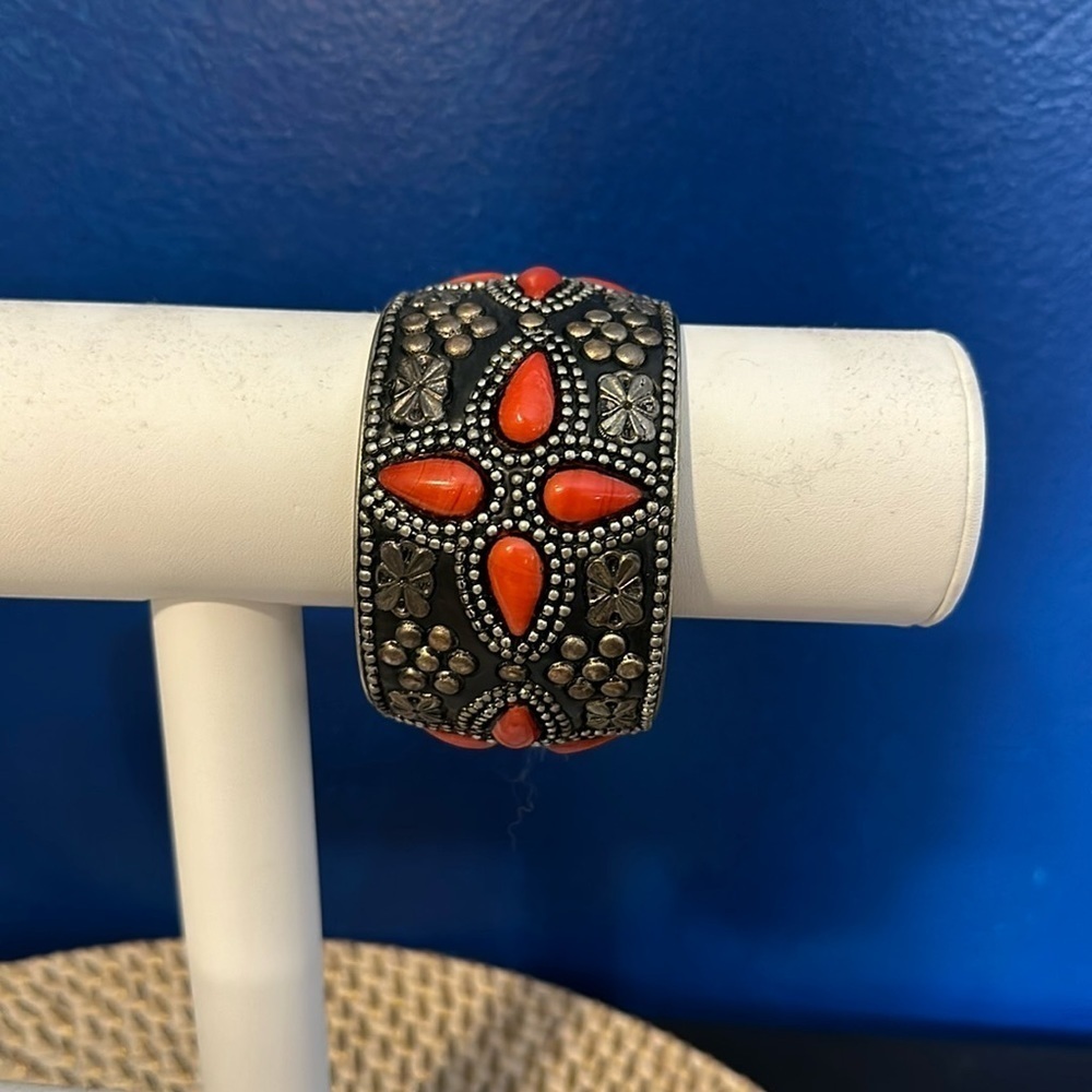 Vintage Bohemian Brass Repousse Red Black Pattern Bangle Bracelet